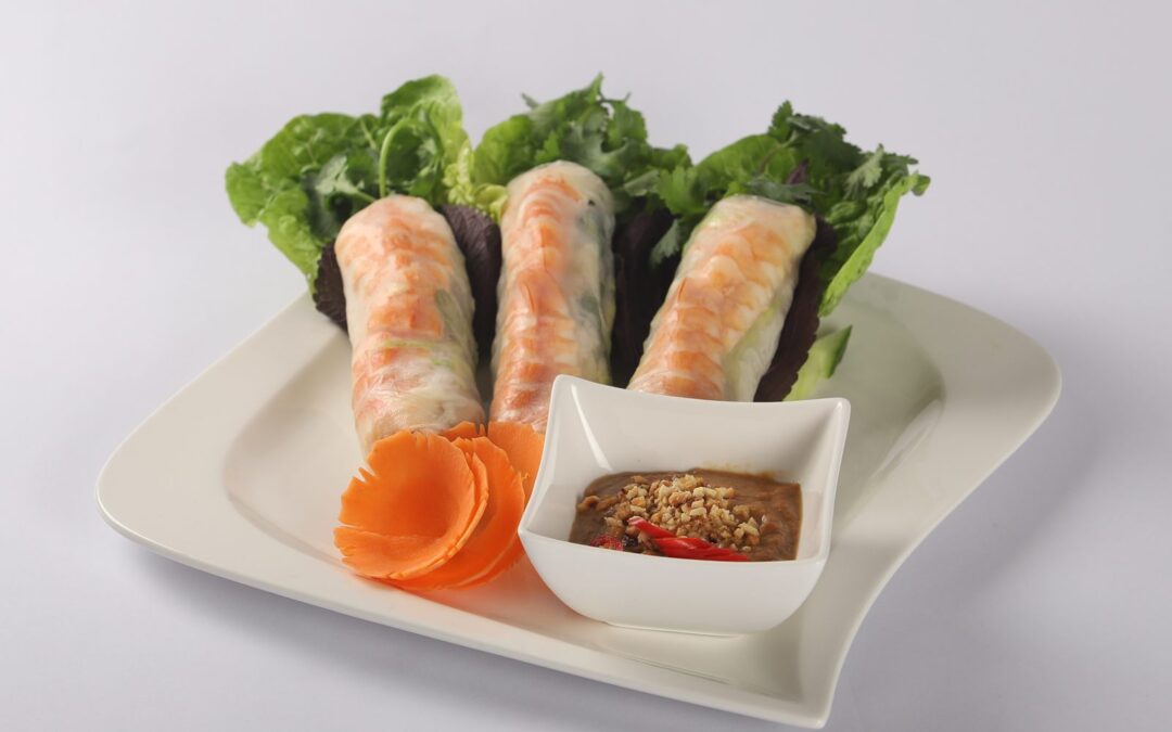 Gỏi cuốn tôm thịt: cách cuốn với bánh tráng